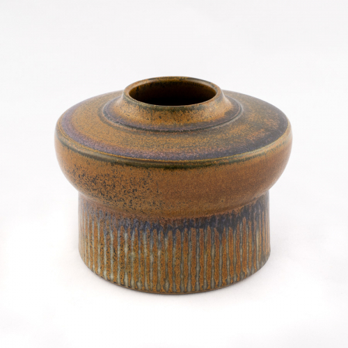 Short, dark bottle with bowl-like mid-section and very short neck